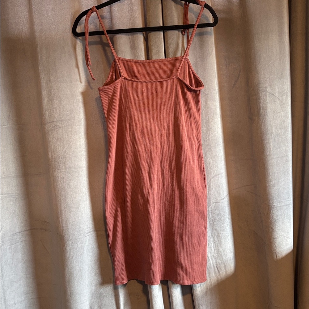 Chic 90’s Inspired Sleeveless Dress - Picture 2 of 2